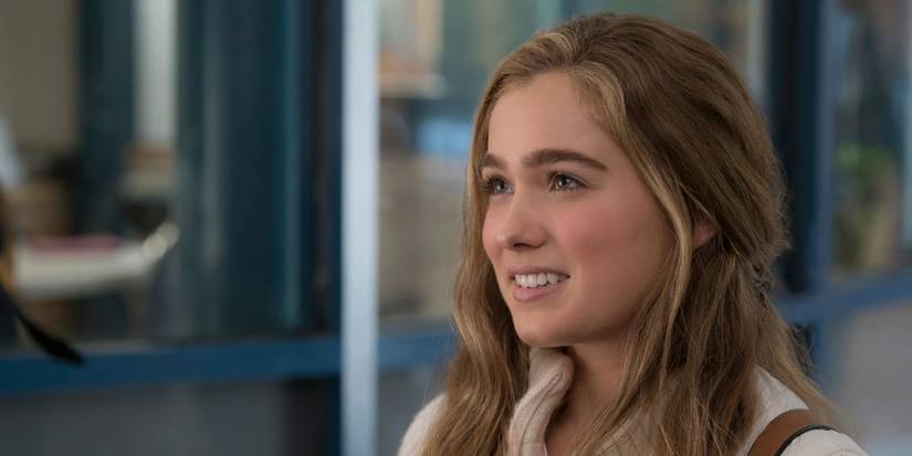 Haley Lu Richardson como Krista em Edge of Seventeen.