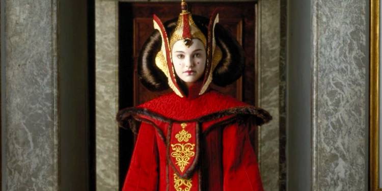 The 10 Best Padme Amidala Outfits, Ranked The 10 Best Padme Amidala Outfits, Ranked