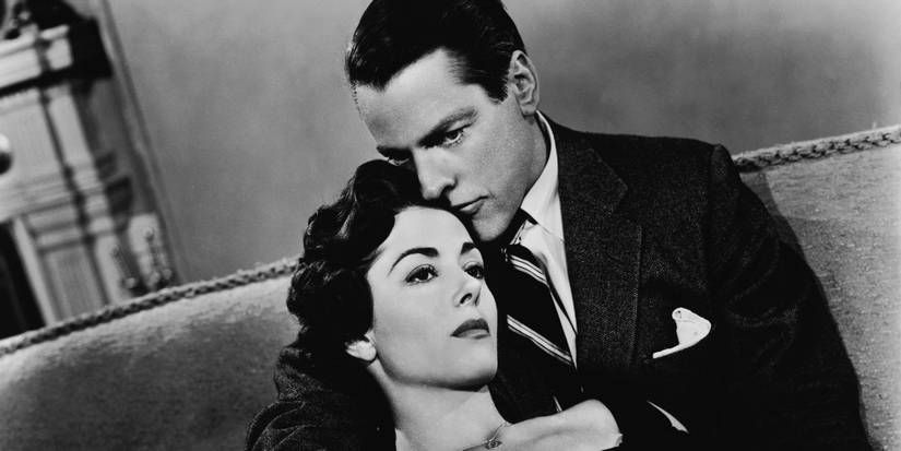 Kevin McCarthy e Dana Wynter em Vampiros de Almas, abraçando-se em um momento de conforto.