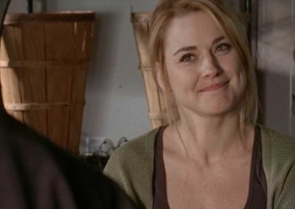 Jessie (Alexandra Breckenridge) smiling at a man in The Walking Dead