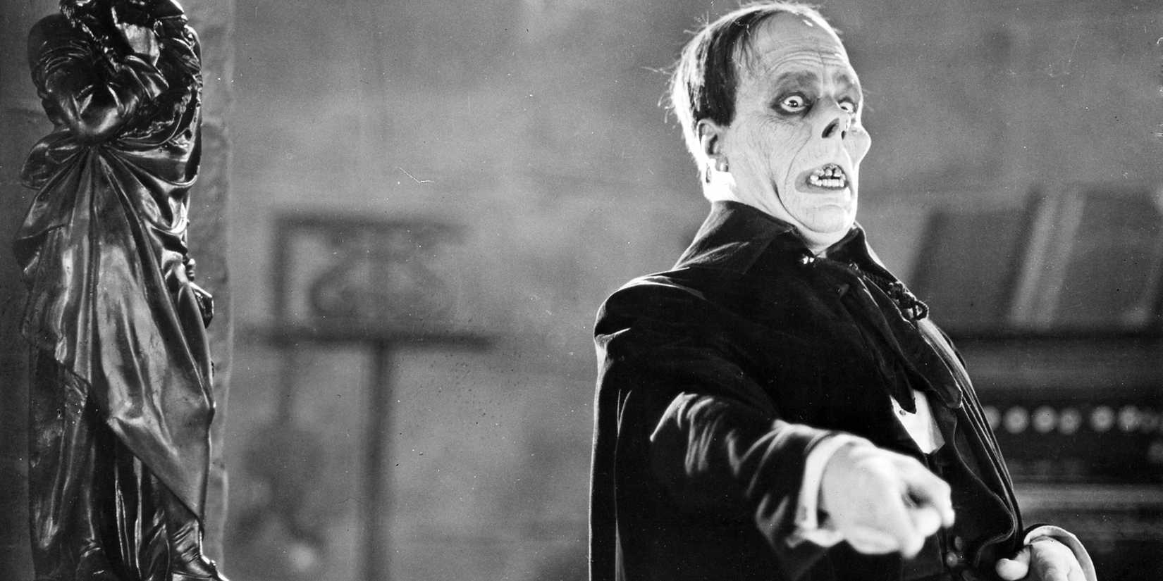 Lon Chaney com uma aparência assustadora em O Fantasma da Ópera (1925)