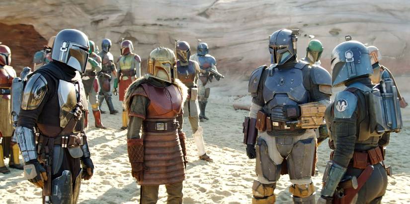 Mandalorianos reunidos em 'The Mandalorian'.