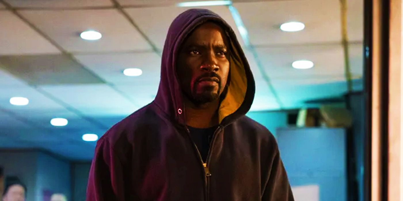 Mike Colter's Luke Cage wearing a purple hoodie in the Defenders Saga