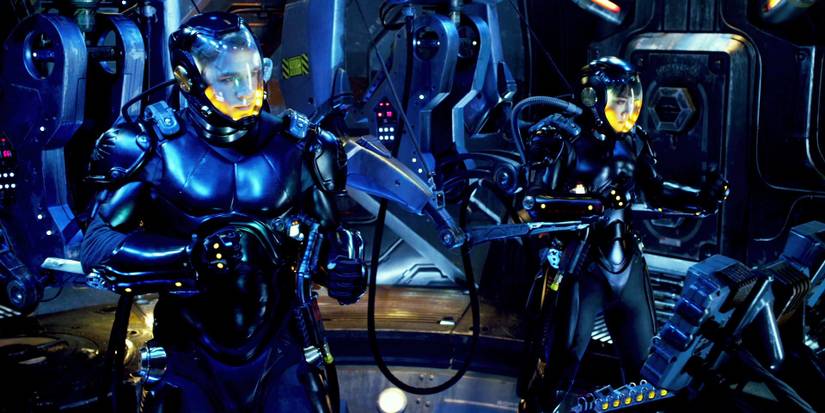 Charlie Hunnam Open To Pacific Rim 3 Return After Uprising Absence (On ...