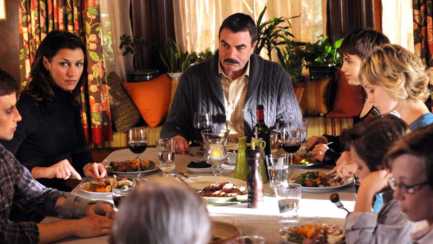 The Reagan family eating dinner in Blue Bloods