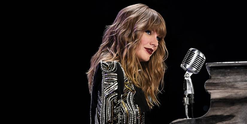Taylor Swift playing the piano in Taylor Swift Reputation Stadium Tour.