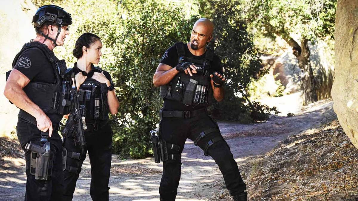 SWAT Season 7 Makes Recurring Star A Regular Cast Member For Final Episodes swat-season-7-makes-recurring-star-a-regular-cast-member-for-final-episodes