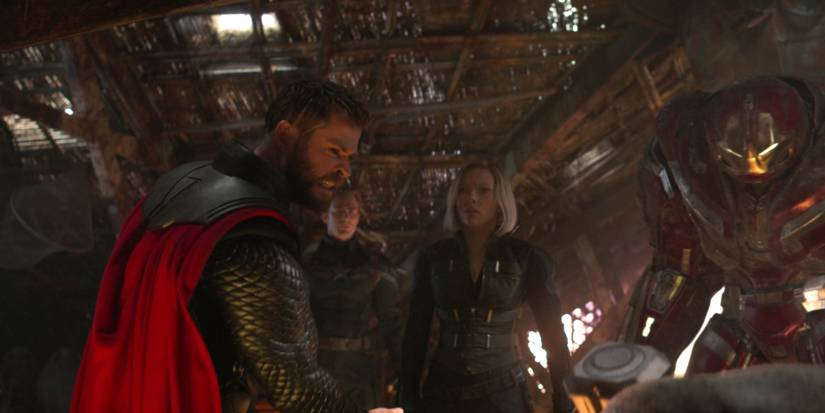 Thor matando Thanos em Vingadores: Ultimato