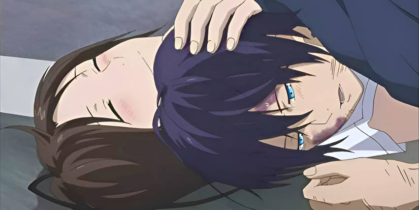Hiyori holds a blighted Yato close to her and smiles from Noragami.