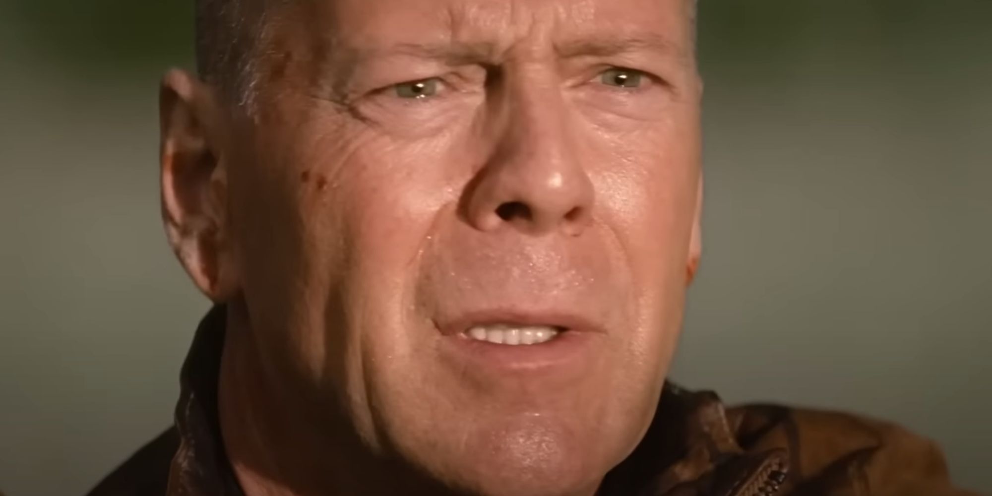 La película de ciencia ficción de Bruce Willis con un 93% de Rotten Tomatoes tenía la respuesta perfecta a todos los agujeros de la trama de viajes en el tiempo de Hollywood