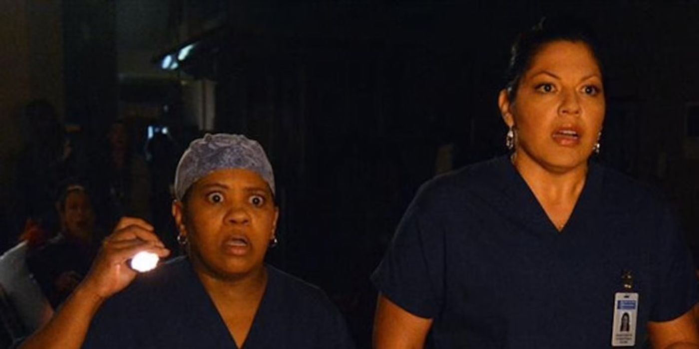 Callie and Bailey with flashlights in Grey's Anatomy season 9 finale 