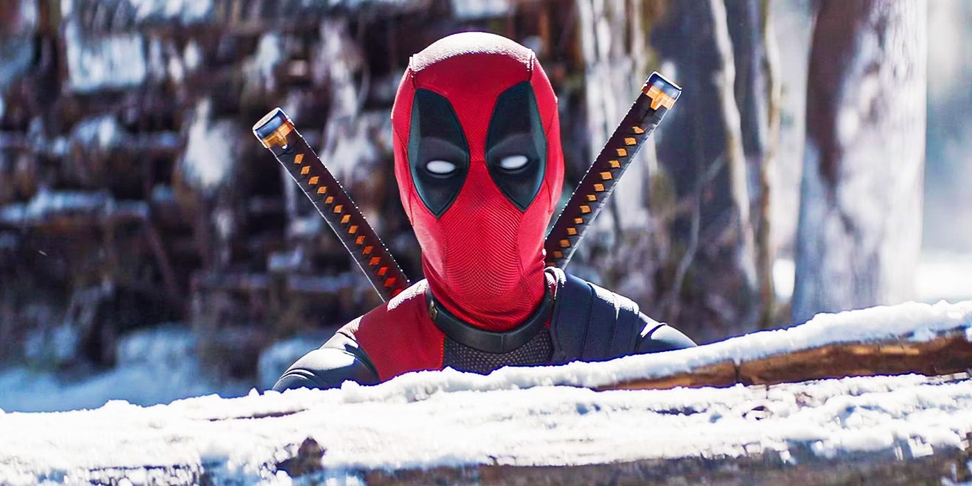 Deadpool se escondendo atrás de um tronco em Deadpool e Wolverine