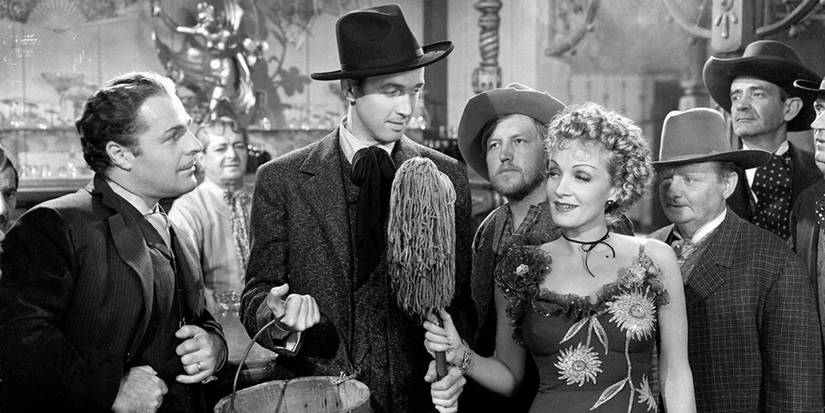 Jimmy Stewart e Marlene Dietrich em Destry Rides Again