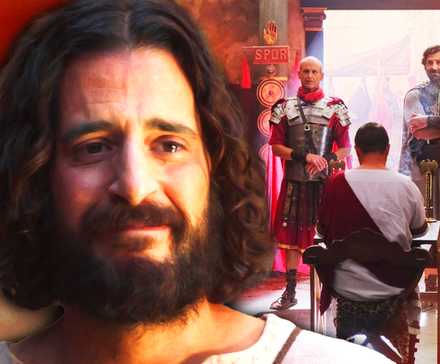 Коллаж с Джоном Рауми в роли Иисуса в "The Chosen".