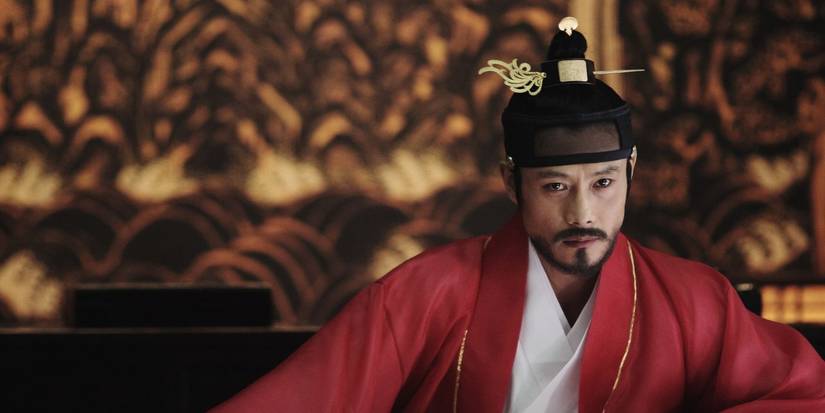 Ли Вон-хён в роли короля Кванге в сцене из фильма Masquerade.