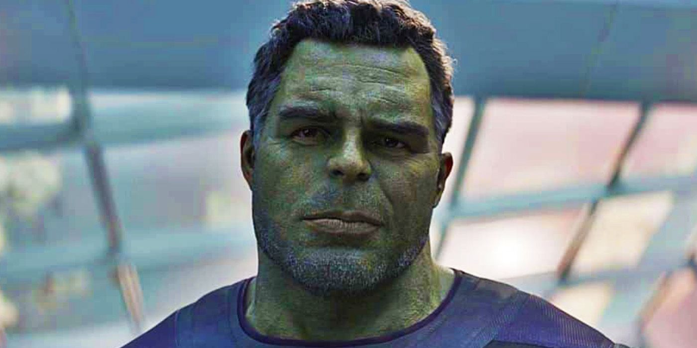 Mark Ruffalo's Smart Hulk about to wear the Infinity Gauntlet in Avengers Endgame