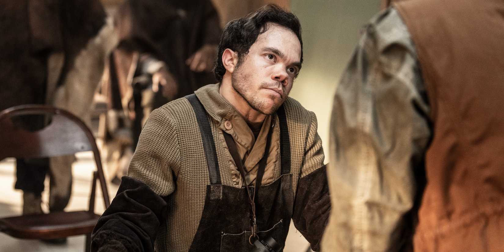 Matthew August Jeffers as Nat in The Walking Dead: The Ones Who Live standing with his arms on a counter