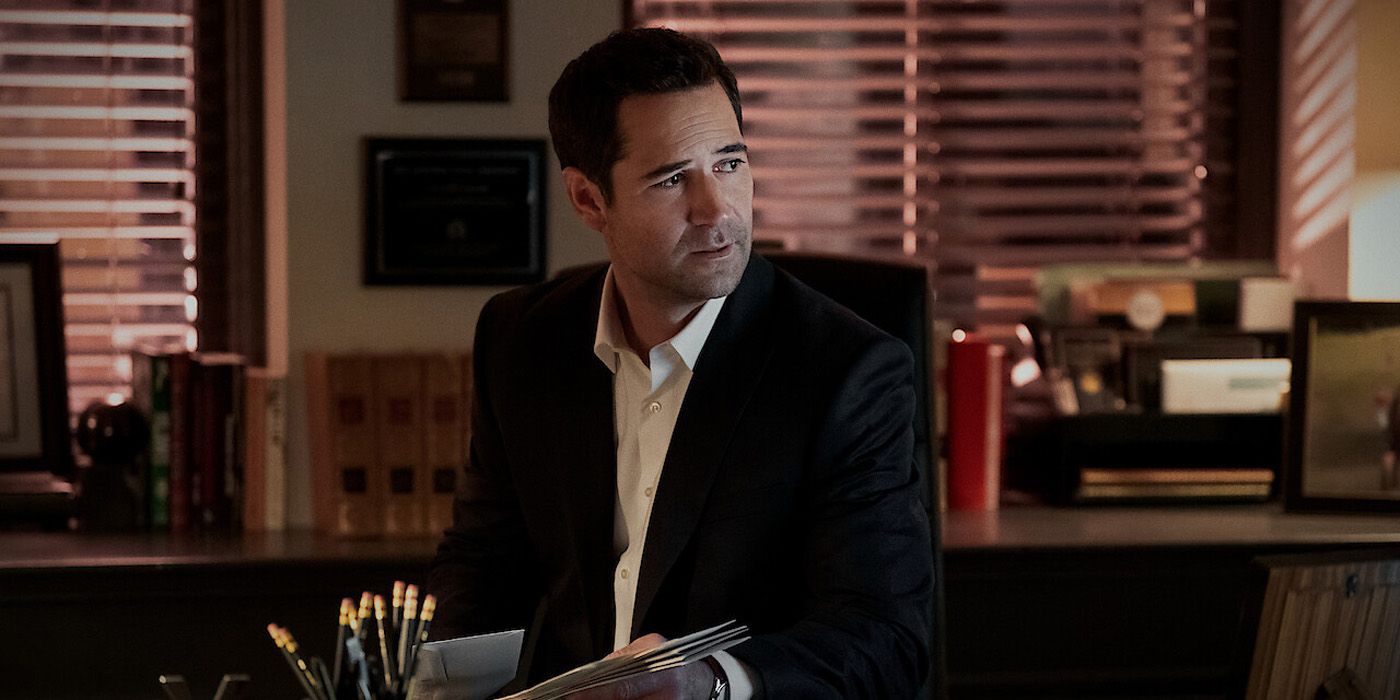 Mickey Haller in an office in The Lincoln Lawyer