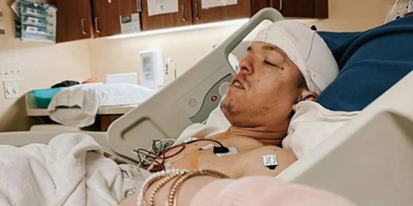 Little People, Big World’s Zach Roloff in the hospital lying down