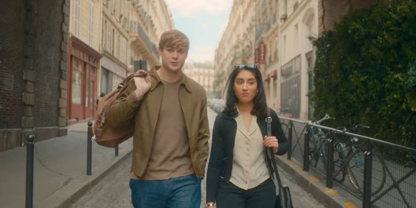 две главные героини "One Day", идущие по улице в Париже