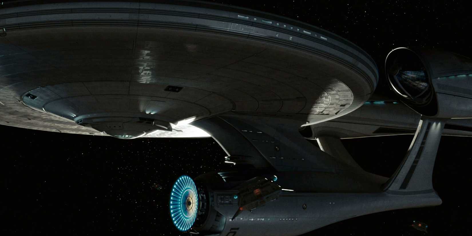 star-trek-2009-enterprise-docked
