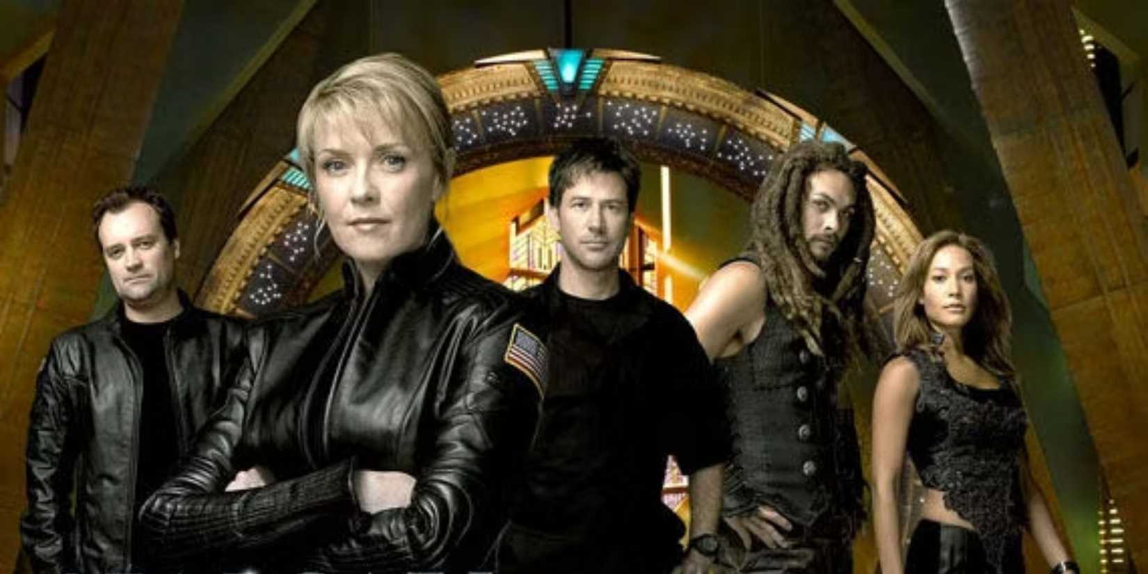 Elenco de Stargate Atlantis em uma foto promocional.