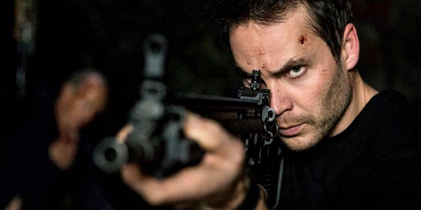 Taylor Kitsch as Ghost pointing an ᴀssault rifle in American ᴀssᴀssin