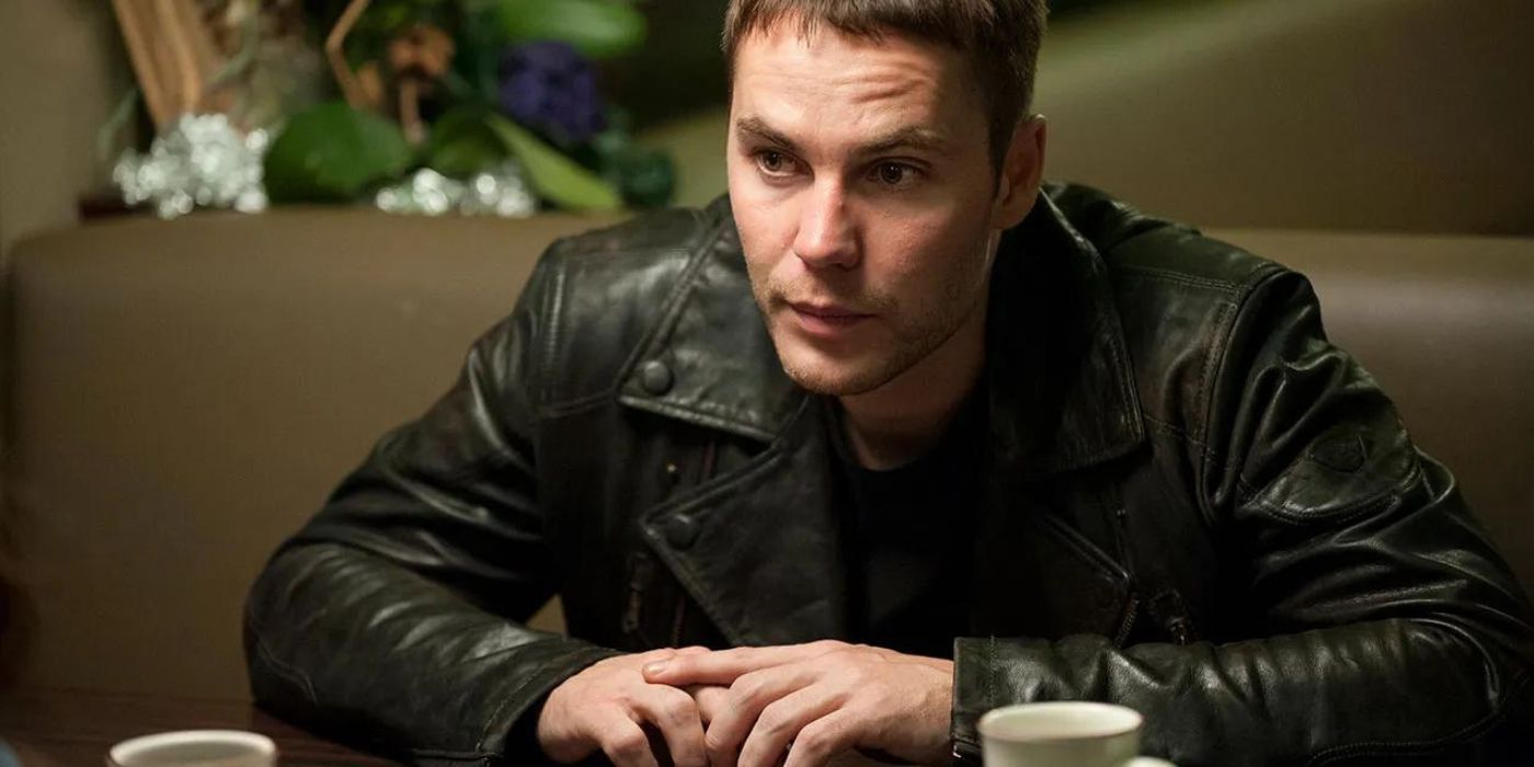 Taylor Kitsch in a diner in True Detective season 2