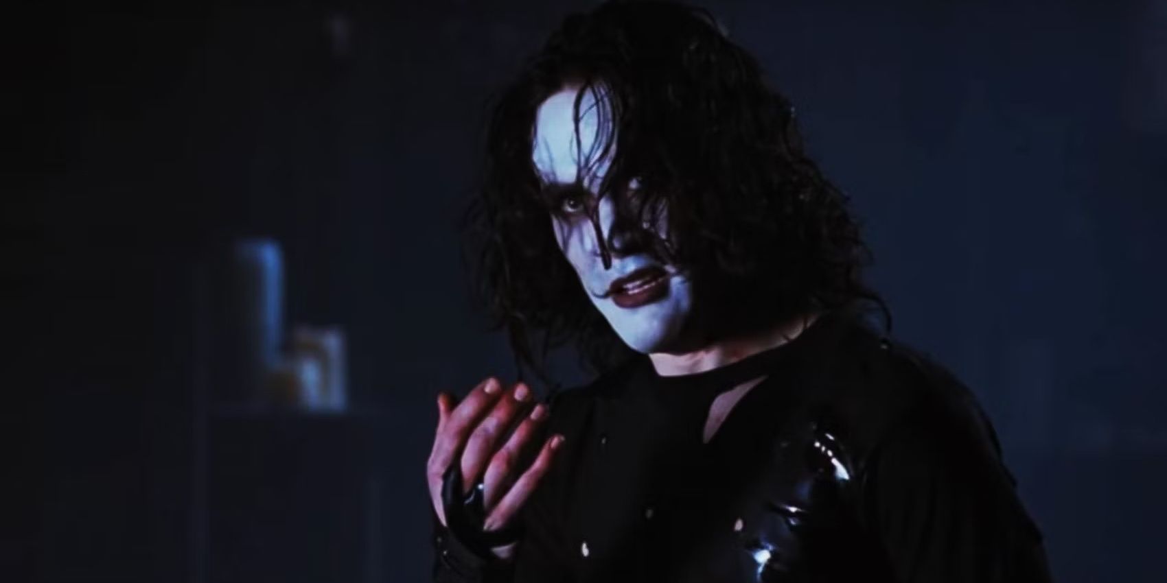 El reinicio de The Crow de 2024 podría haberse salvado con esta conexión con la película de Brandon Lee