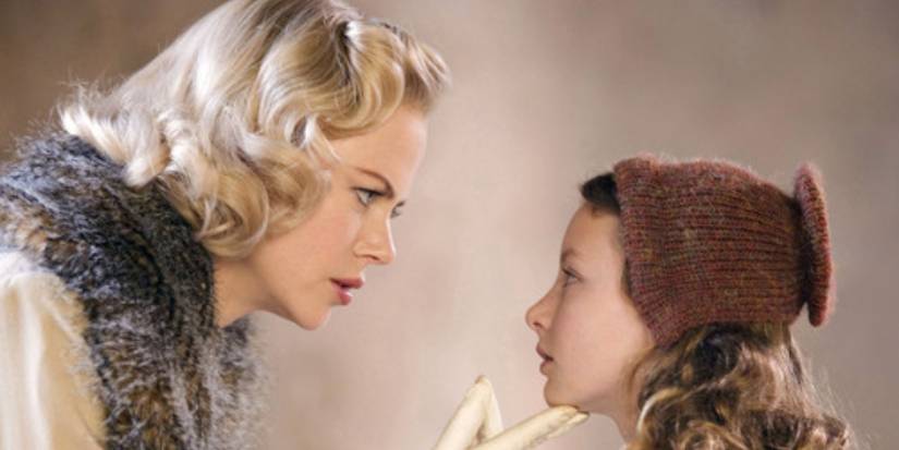 Nicole Kidman as Marisa Coulter in The Golden Compass, looking down at Lyra