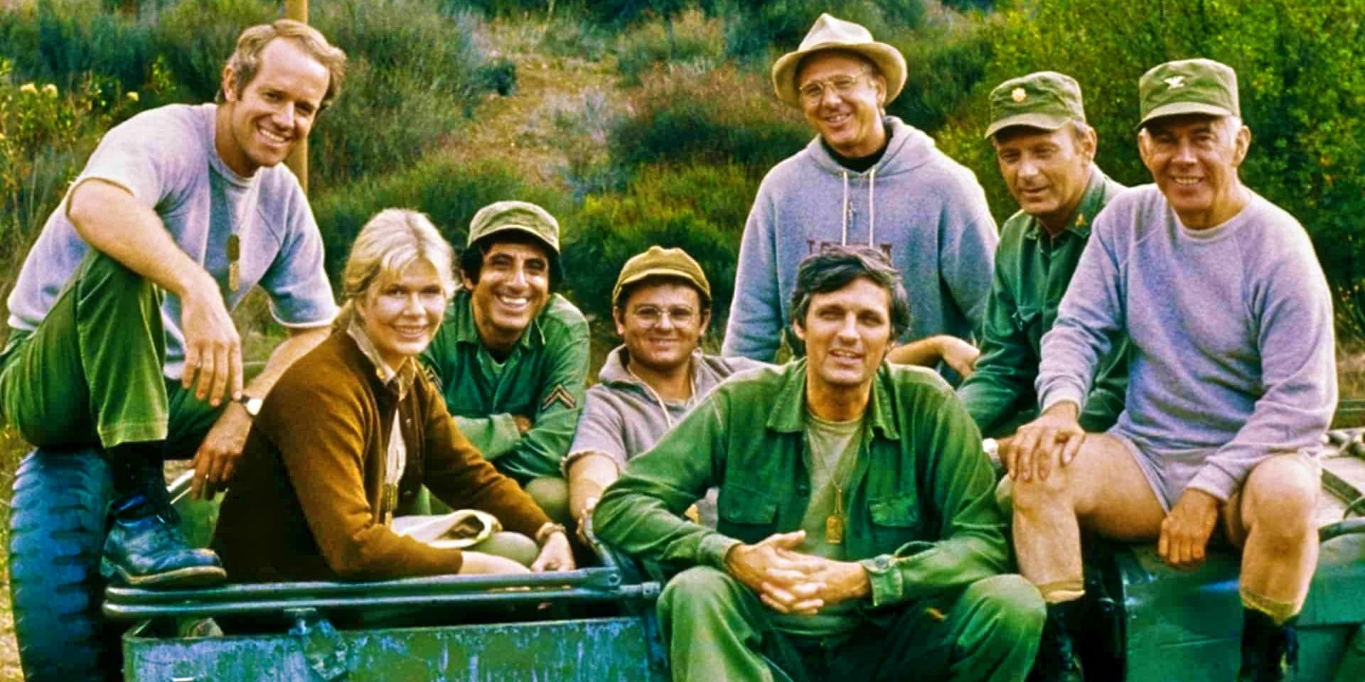 The main cast of MASH season 5