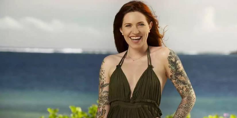 Кензи Петти, участница 46-го сезона "Выживших", позирует на пляже