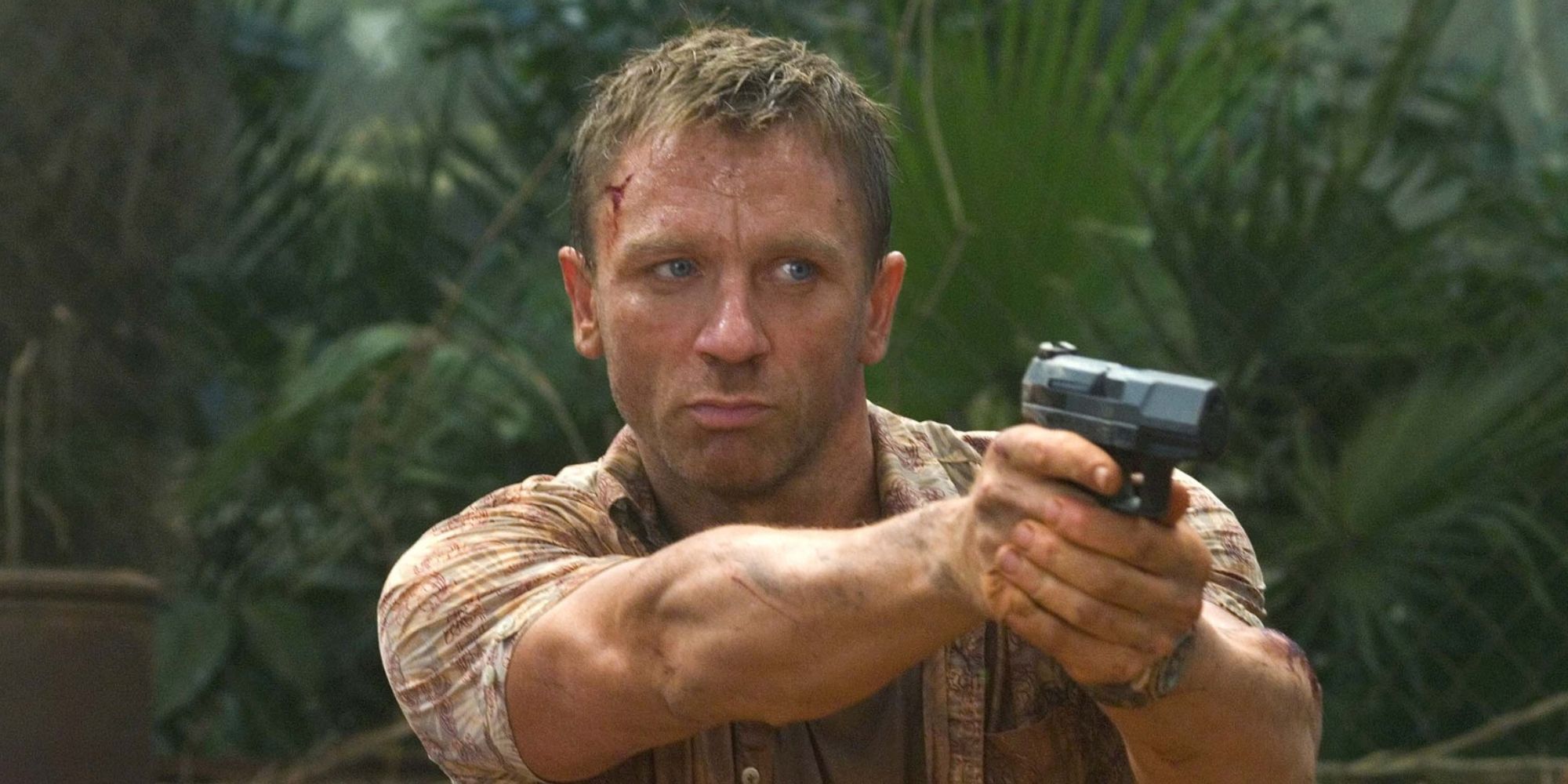 Daniel Craig as James Bond looking beaten up and holding a gun in Casino Royale