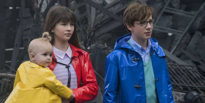 Sonny, Violet (Malina Weissman), and Klaus (Louis Hynes) staring at something in A Series Of Unfortunate Events (1)