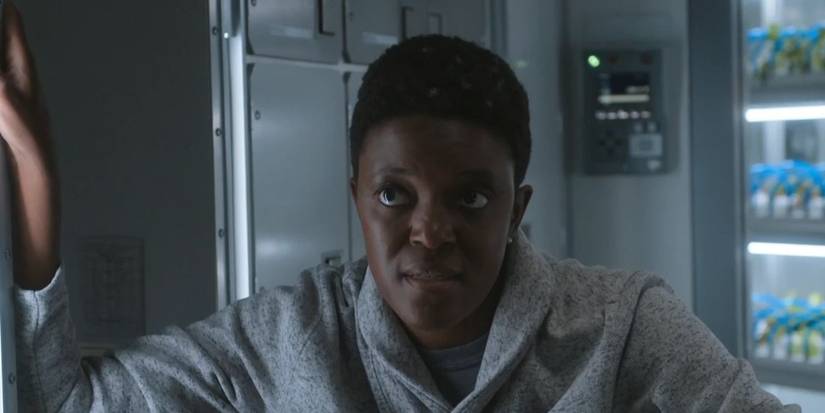 Danielle Poole (Krys Marshall) preocupada em For All Mankind temporada 3 episódio 8.