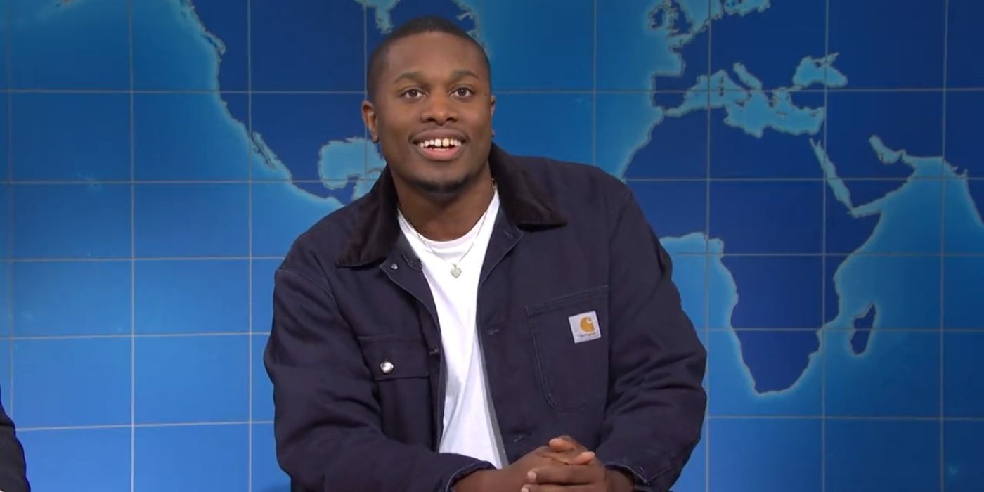 Devon Walker sorridente durante Weekend Update su SNL