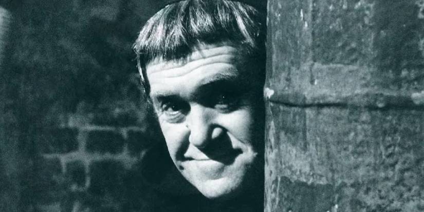 Peter Butterworth como The Meddling Monk sorrindo em Doctor Who.