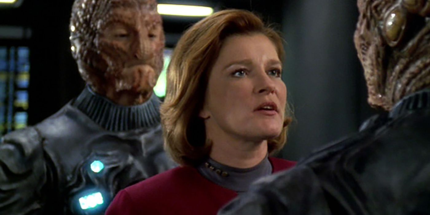 Captain Janeway confronts the Hirogen in Star Trek: voyager 