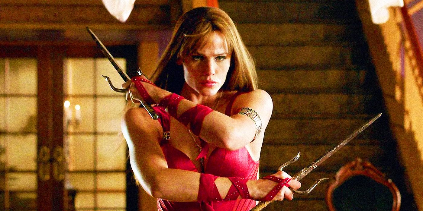 Jennifer Garner's Elektra with her sai weapons