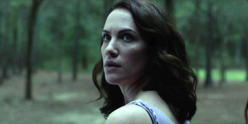 Kate Siegel as Maddie looking concernedly over her shoulder in Hush