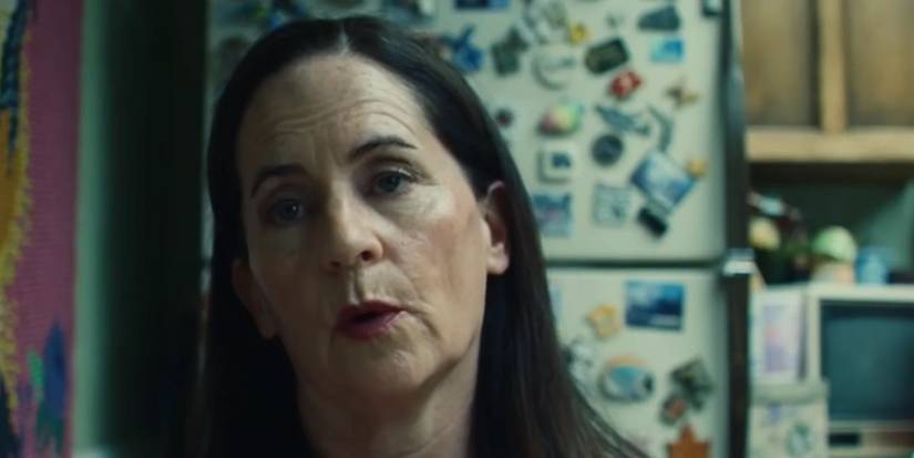 Laurie em sua cozinha em Euphoria