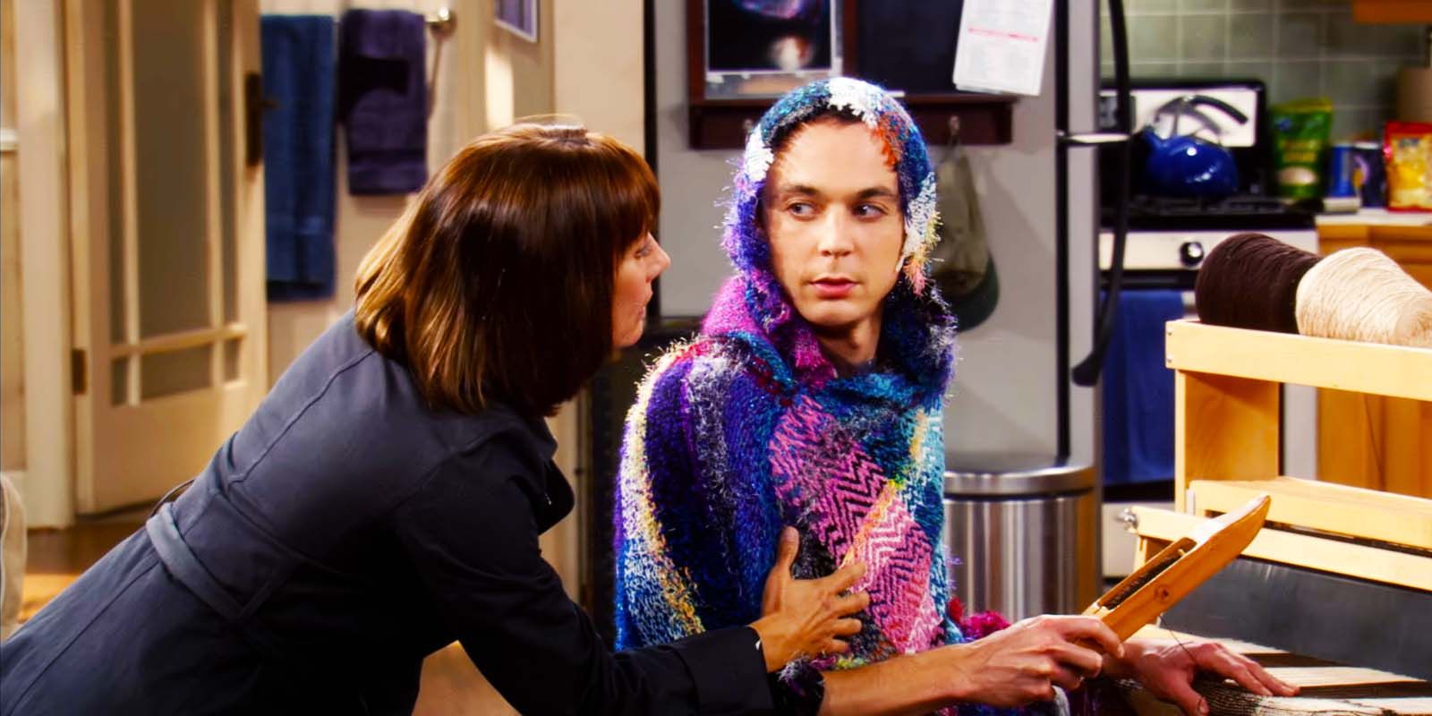 Laurie Metcalf as Mary Cooper and Jim Parsons as Sheldon Cooper in The Big Bang Theory season 1, episode 4