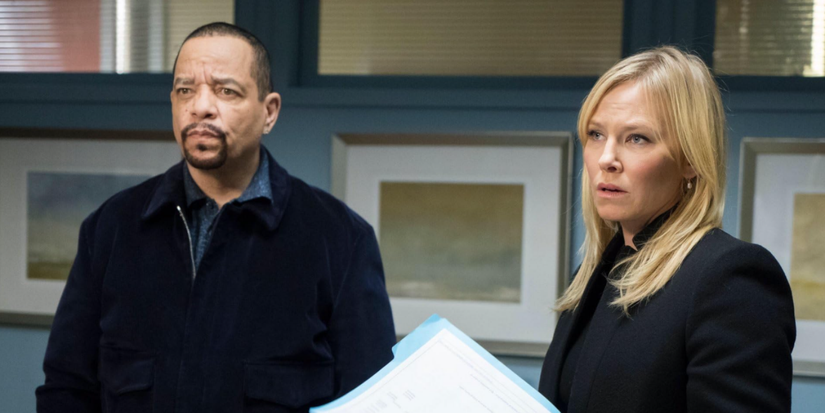 Finn and Rollins with a folder in the SVU episode Pathological