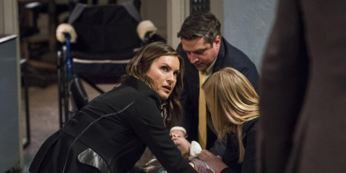 Benson tends to someone who has been shot while looking up in Law & Order: SVU