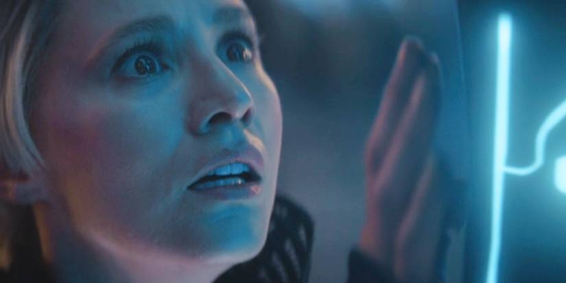 Makee (Charlie Murphy) touches the artifact in Halo Season 2 Episode 6