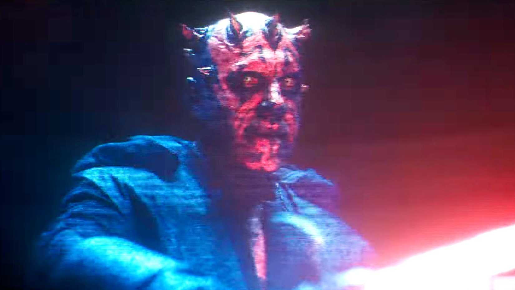 Maul aktiviert sein rotes Lichtschwert in Solo: A Star Wars Story.