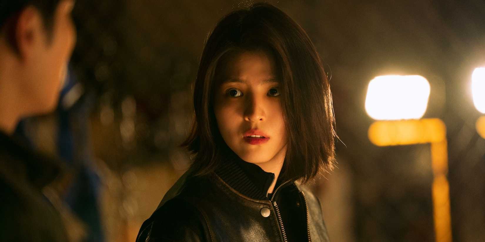 Han So-hee com ar preocupado em My Name 2021