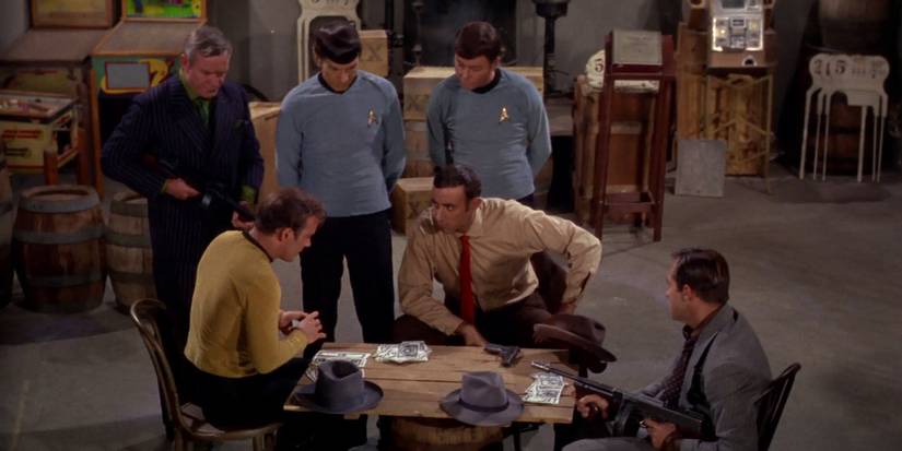 Kirk explicando as regras do jogo fizzbin em Star Trek.