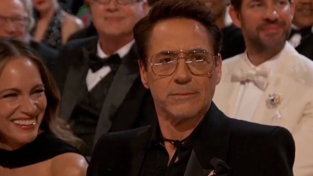 Robert Downey, Jr. & Jimmy Kimmel Awkward Exchange Leaves Oscar Viewers ...