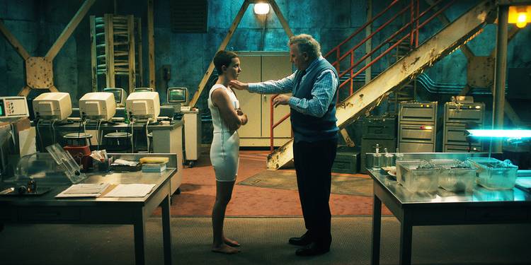 Stranger Things season 4 Eleven and Owens talking at the Nina facility